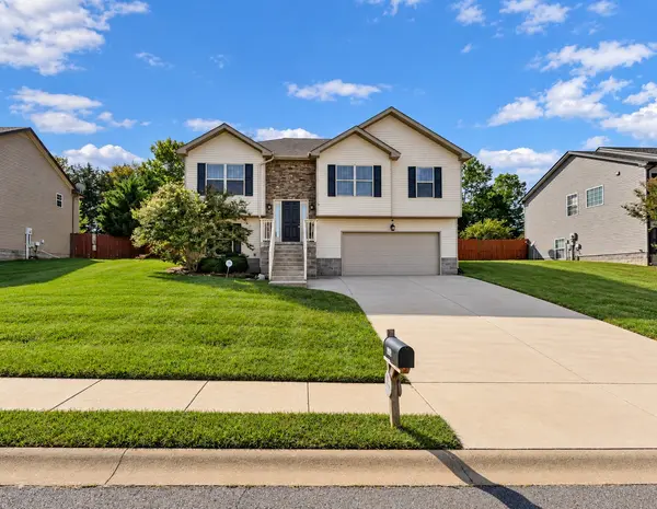 1132 Freedom Dr, Clarksville, TN 37042