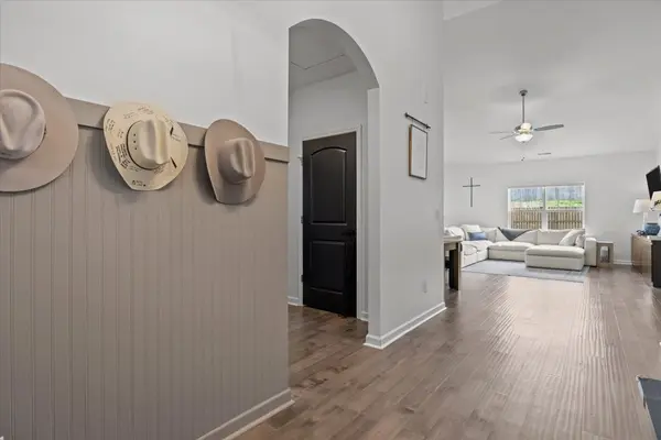 321 Wyburn Pl, Burns, TN 37029