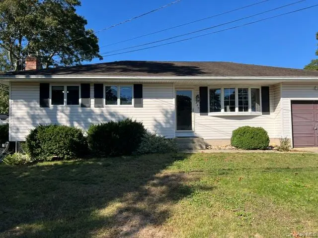 226 Estelle AVE, Holbrook, NY 11741