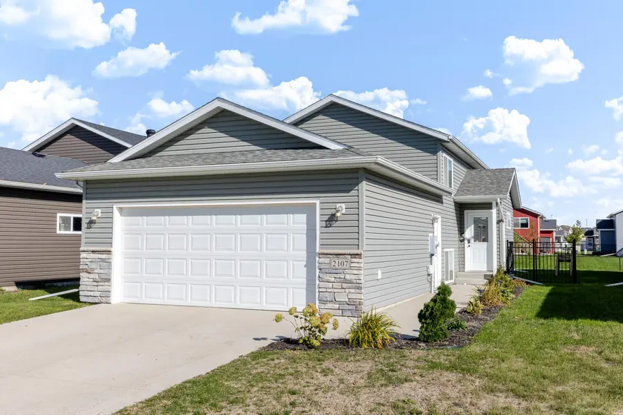 2107 Admiral DR W, West Fargo, ND 58078