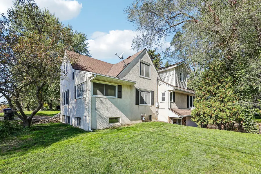 2347 Western AVE N, Roseville, MN 55113