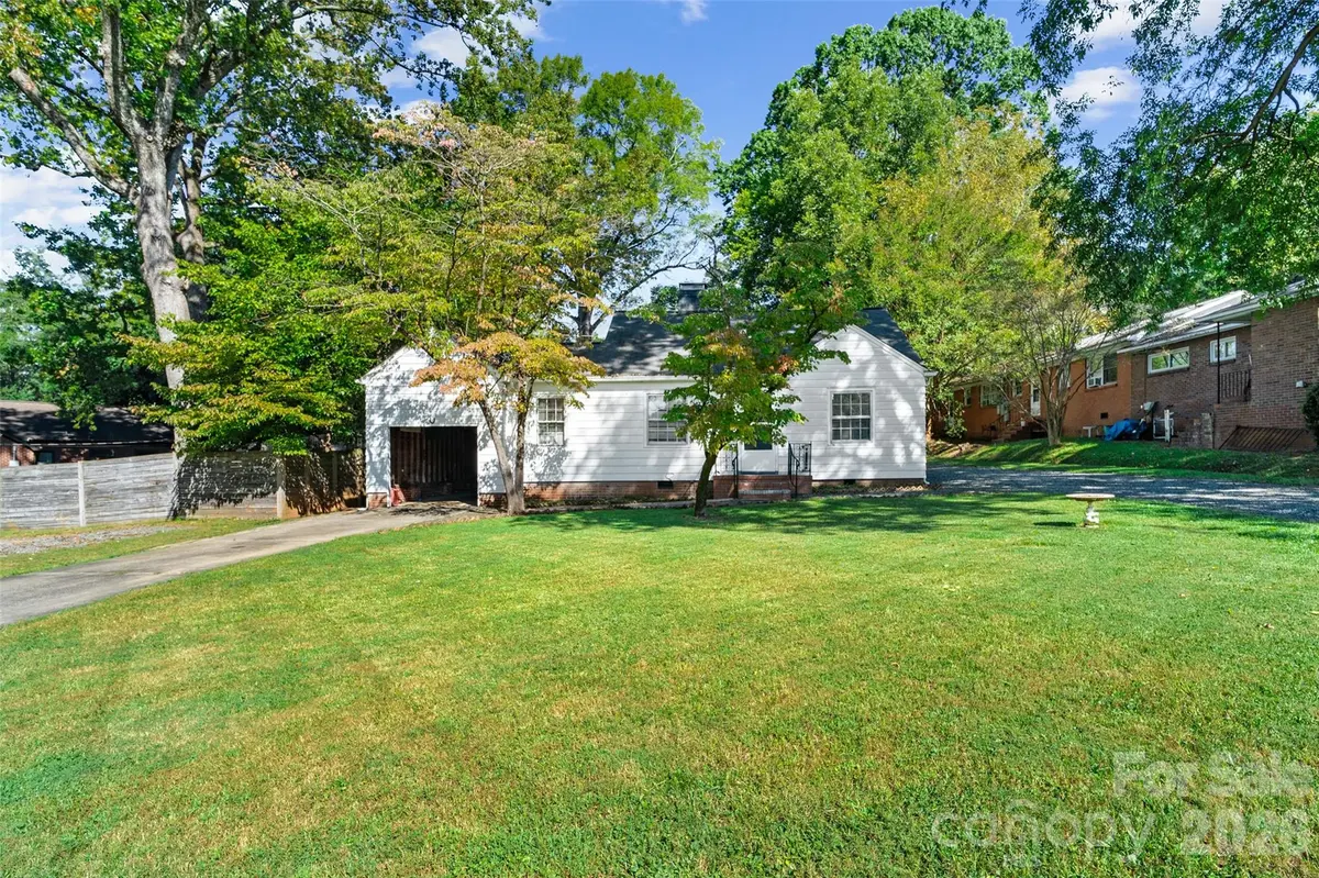 1211 Woodland DR, Charlotte, NC 28205