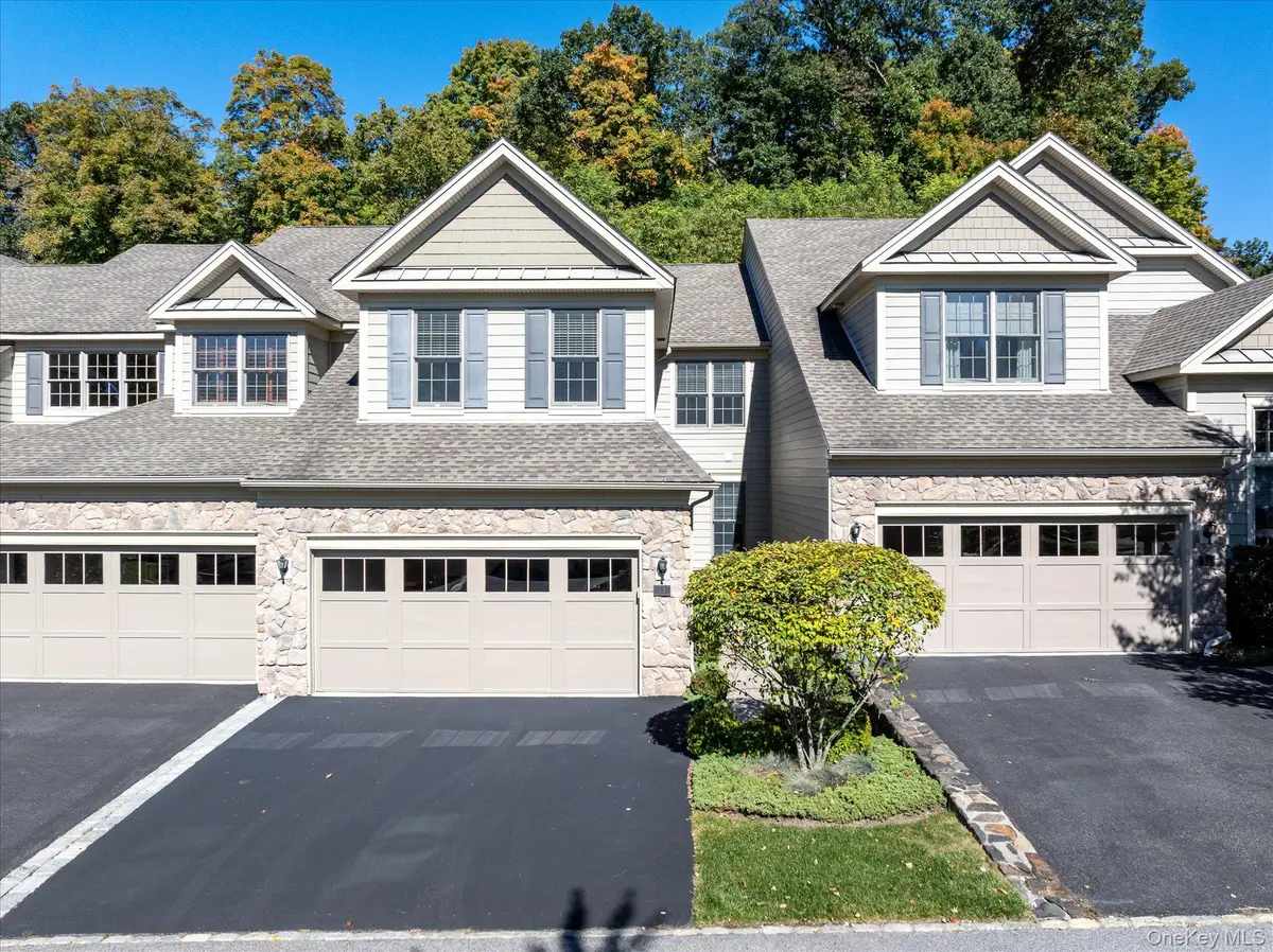 13 Bernheimer LN, Cortlandt Manor, NY 10567