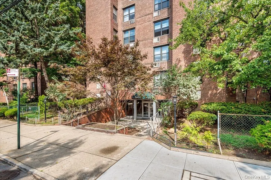 65-15 38th AVE #5Z, Woodside, NY 11377