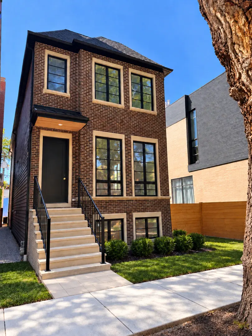 2238 N Wayne AVE, Chicago, IL 60614