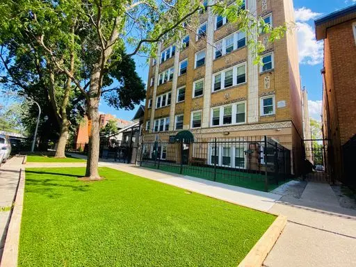 1521 W Sherwin AVE #209, Chicago, IL 60626
