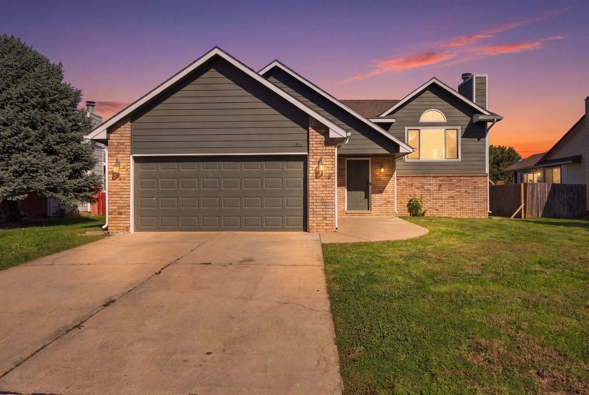 134 E Creekstone St, Mulvane, KS 67110
