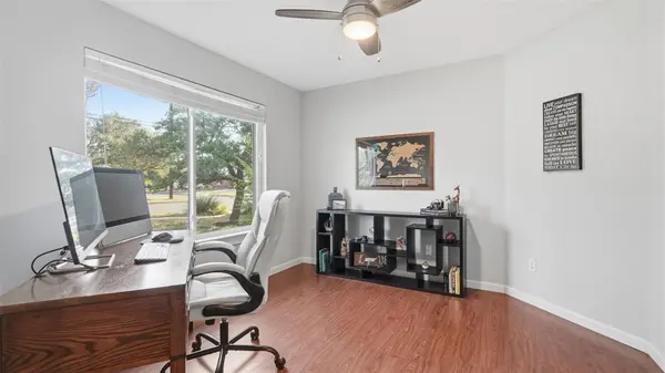 5513 Kayview DR, Austin, TX 78749