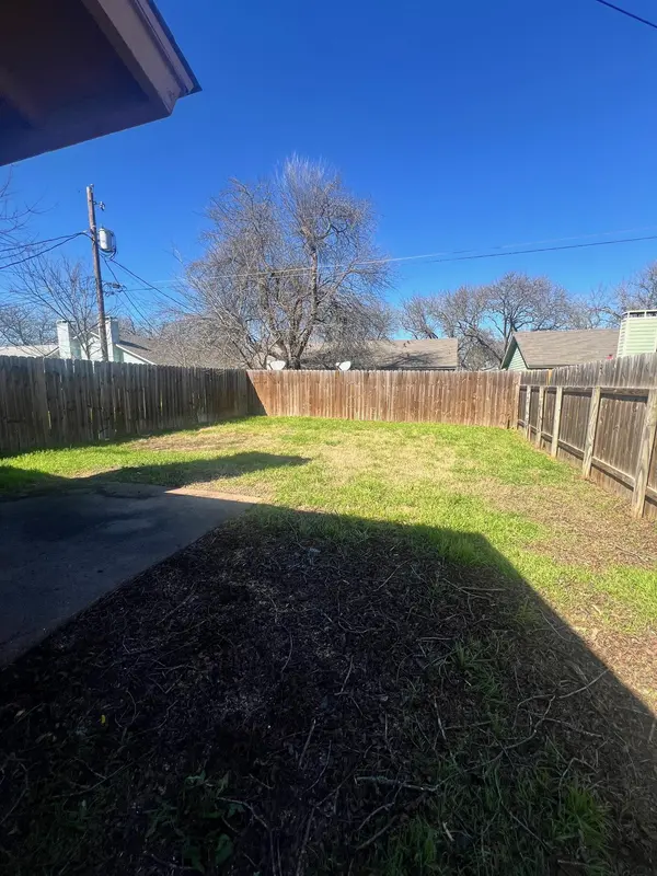 418 Linden ST #B, Bastrop, TX 78602