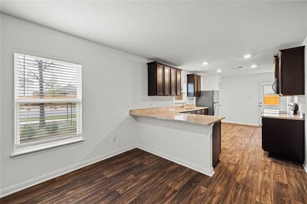 101 Fairfax LN, Jarrell, TX 76537