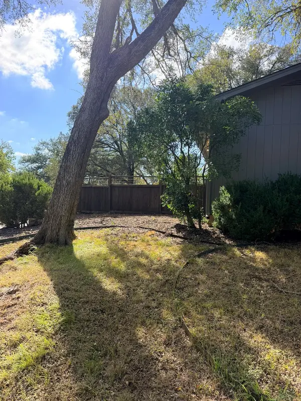 2 Acacia DR, Wimberley, TX 78676