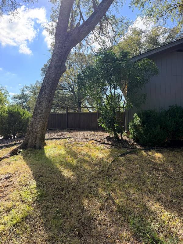 2 Acacia DR, Wimberley, TX 78676