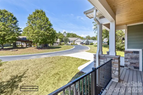 148 Triple Fairways DR, Hendersonville, NC 28739