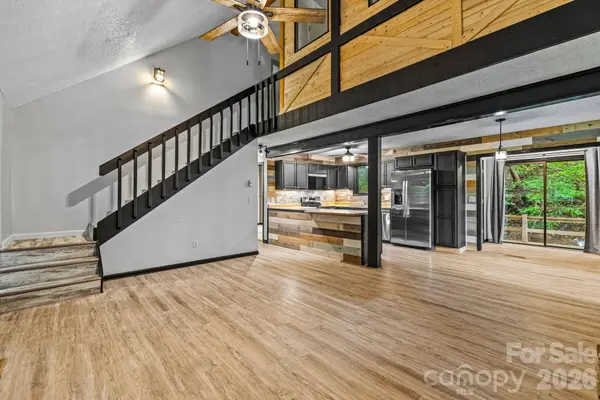 105 Shirley DR, Maggie Valley, NC 28751