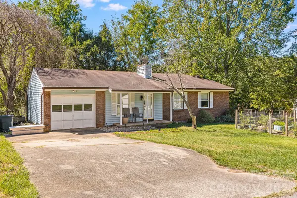 38 Clovernook DR, Arden, NC 28704