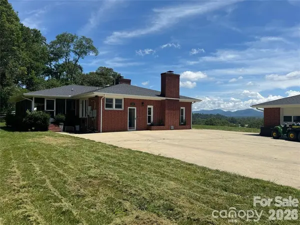 598 Miles View RD, Mills River, NC 28759