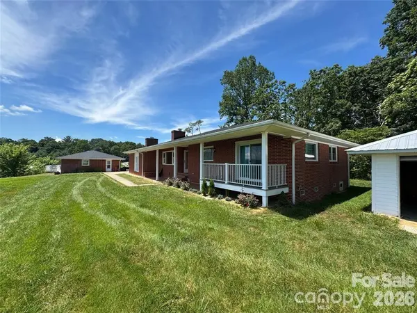 598 Miles View RD, Mills River, NC 28759