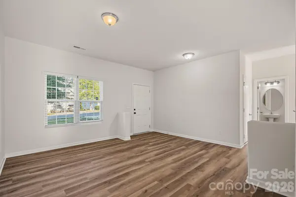 6215 Paw Village RD, Charlotte, NC 28214
