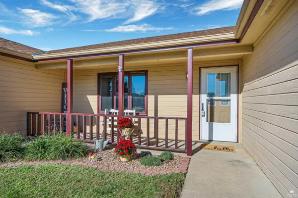 3929 Forrest LN, Manhattan, KS 66502