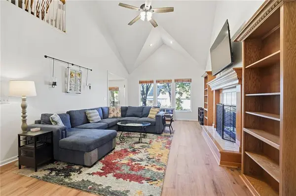 3920 SW Brian LN, Lee's Summit, MO 64082