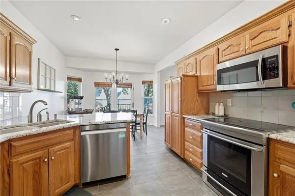 3920 SW Brian LN, Lee's Summit, MO 64082