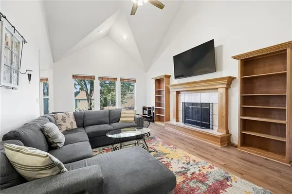 3920 SW Brian LN, Lee's Summit, MO 64082