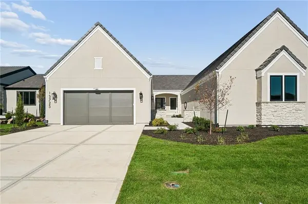 13725 Pembroke LN, Leawood, KS 66224