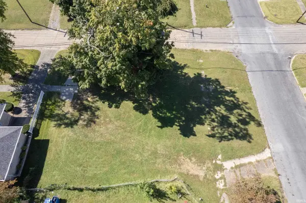131 W 2nd ST, Mount Carmel, IL 62863