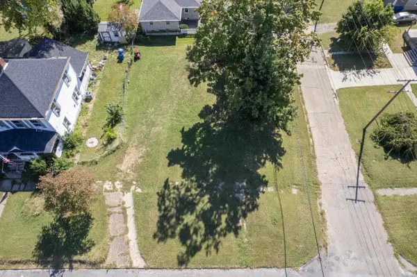131 W 2nd ST, Mount Carmel, IL 62863