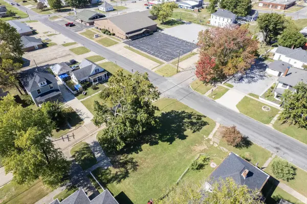 131 W 2nd ST, Mount Carmel, IL 62863
