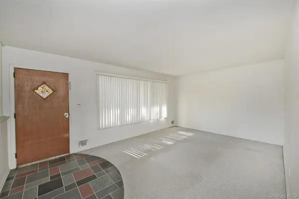 12 Marie CRES, Commack, NY 11725