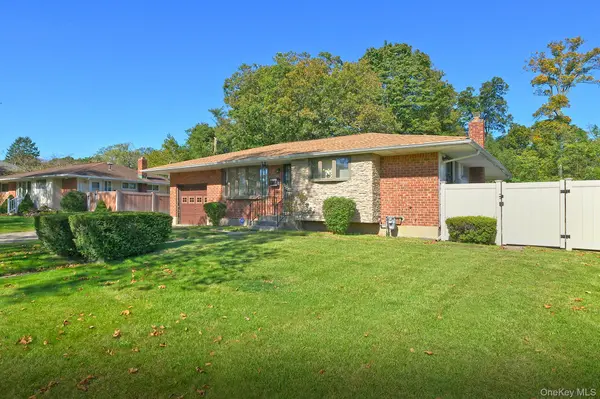 12 Marie CRES, Commack, NY 11725