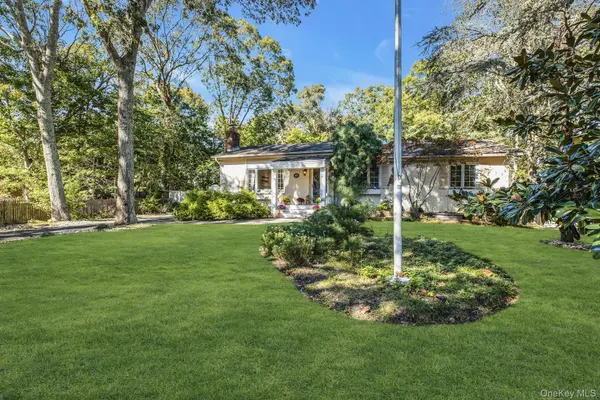 111 Bay Ave East AVE, Hampton Bays, NY 11946