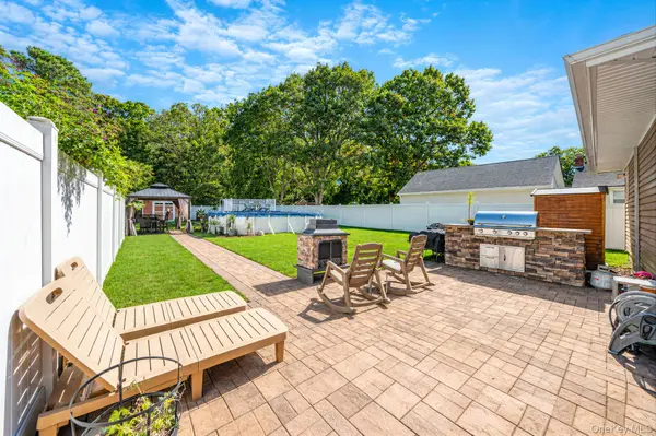 177 N Evergreen DR, Selden, NY 11784