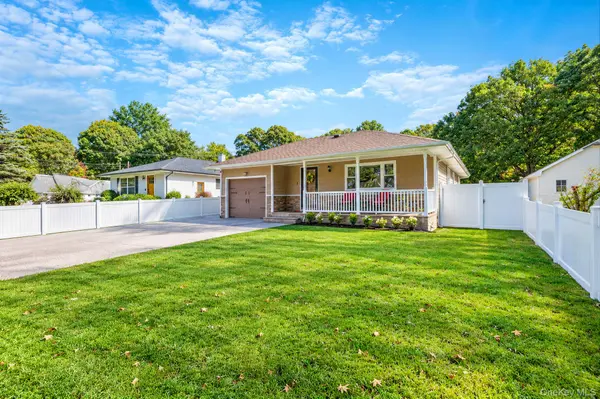 177 N Evergreen DR, Selden, NY 11784