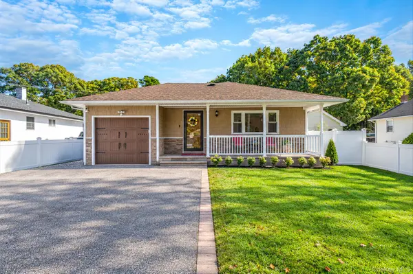 177 N Evergreen DR, Selden, NY 11784
