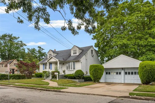 33 N Montgomery ST, Valley Stream, NY 11580