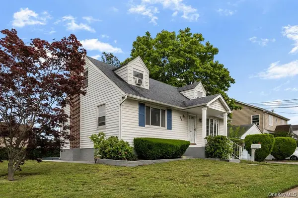 33 N Montgomery ST, Valley Stream, NY 11580