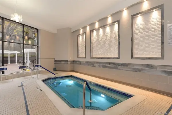 2 Bay Club DR #17G, Bayside, NY 11360