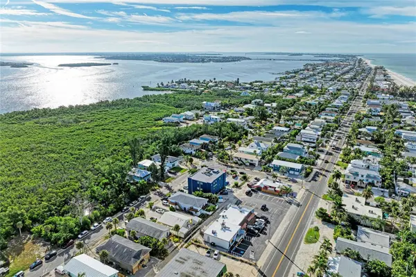 3004 AVENUE C, Holmes Beach, FL 34217