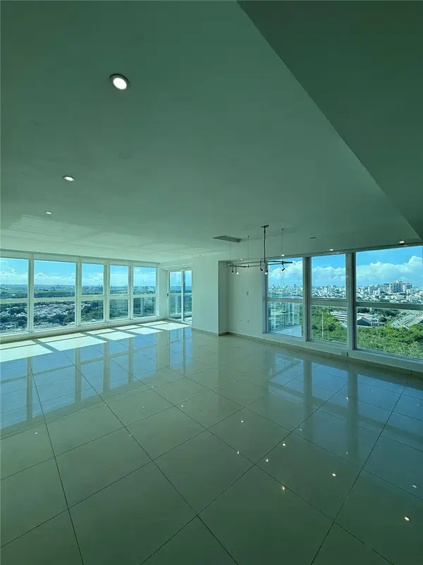 48 AVE. LUIS MUÑOZ RIVERA COND. AQUABLUE #2604, San Juan, PR 00918