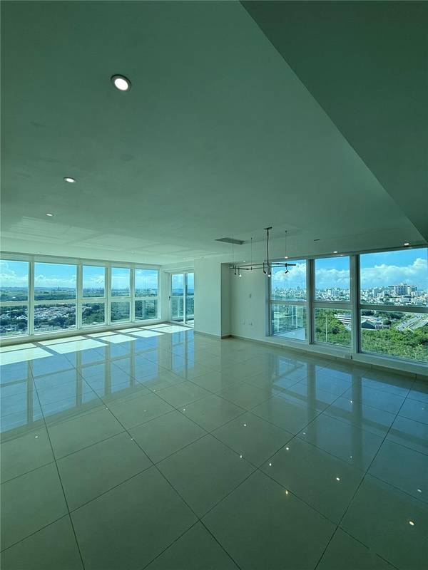 48 AVE. LUIS MUÑOZ RIVERA COND. AQUABLUE #2604, San Juan, PR 00918
