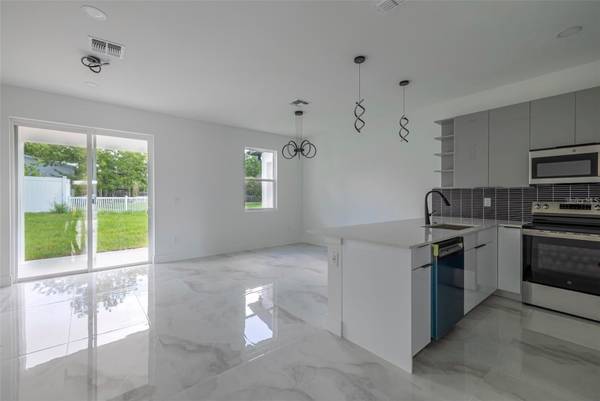 2049 BARROSO ST, Davenport, FL 33837