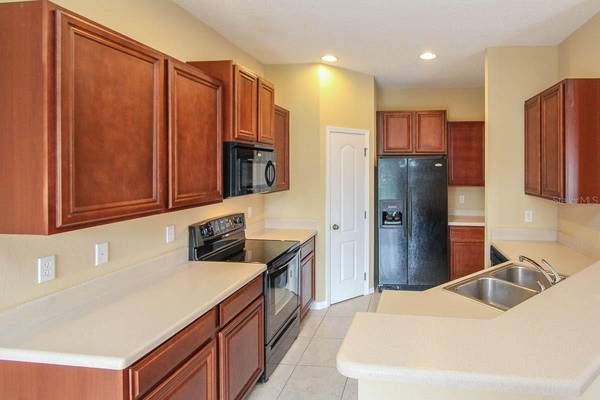 16515 KINGLETRIDGE AVE, Lithia, FL 33547