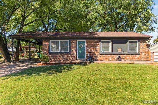 2910 Nantwich LN, St Charles, MO 63301