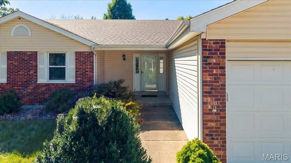 935 W Weybridge CT, St Charles, MO 63304