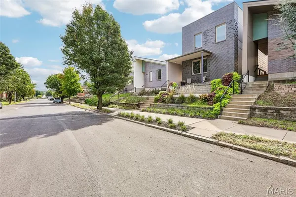 4156 Blaine AVE, St Louis, MO 63110