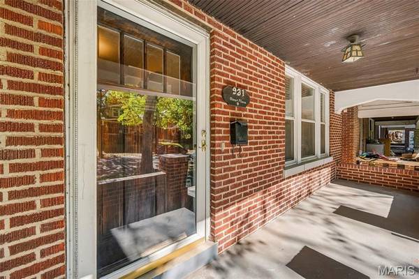931 Dover PL, St Louis, MO 63111