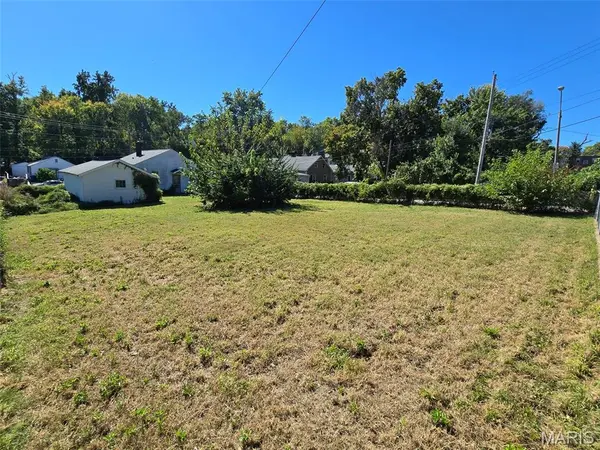 1350 Forest AVE, St Louis, MO 63139