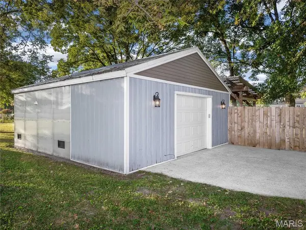 1807 N Keebler AVE, Collinsville, IL 62234